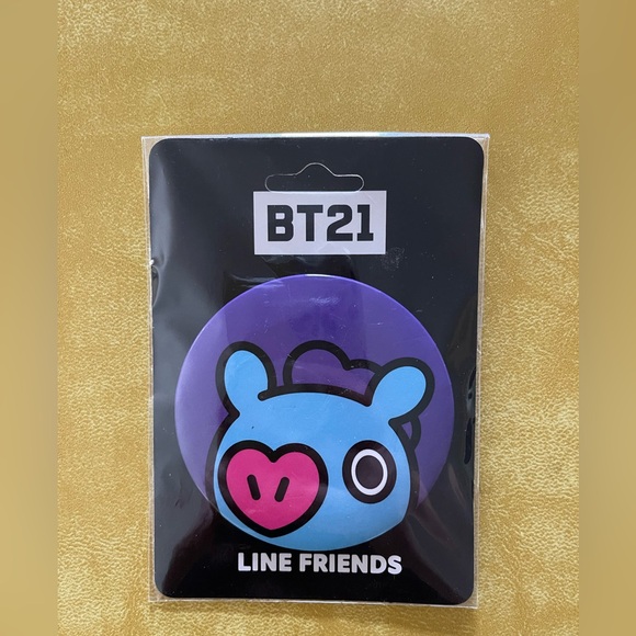 BT21 Full Set of Character Buttons/Pins - Picture 7 of 9